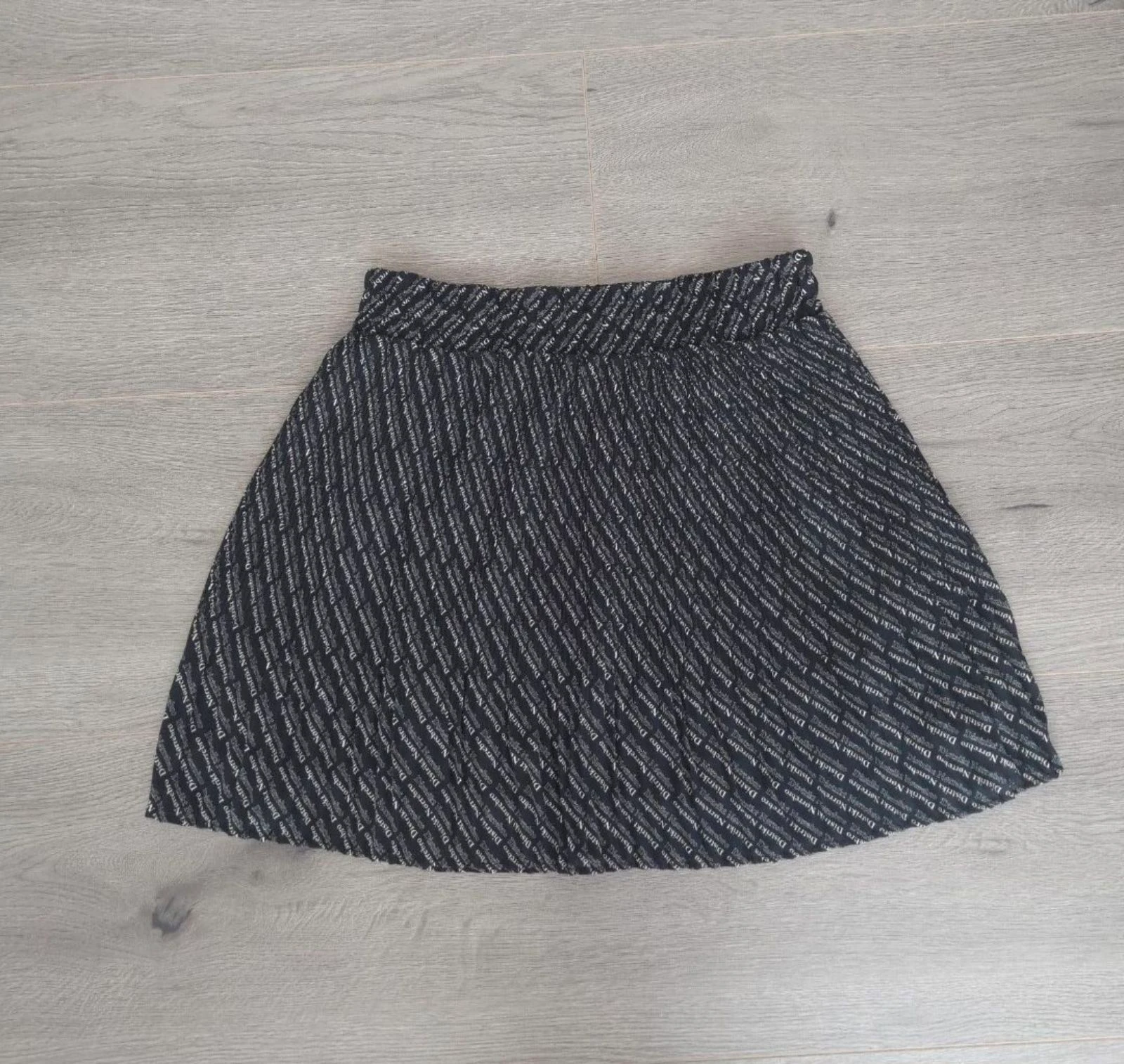 Distrikt Nørrebro Jupe Plisset avec Impression de Marque - Taille M – photo 2